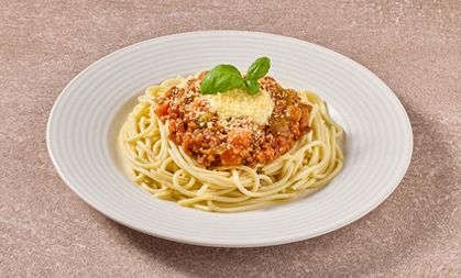 Spaghetti bolognese gegarneerd met kaas
