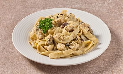 Tagliatelle met kip en bospaddenstoelenroomsaus