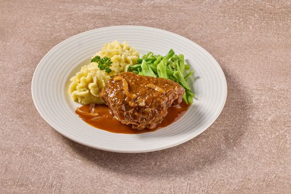 Runderlapje in jus met snijbonen en aardappelpuree