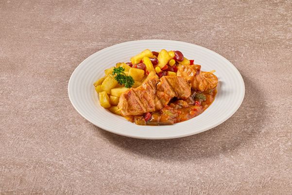 Kippenspies met exotische groenten en gebakken aardappelen