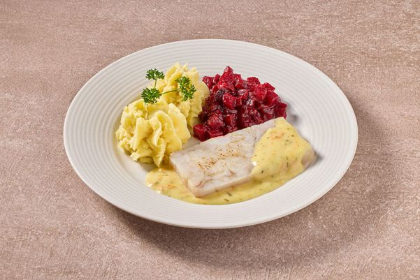 Vis in hollandaisesaus met rode bietjes en aardappelpuree